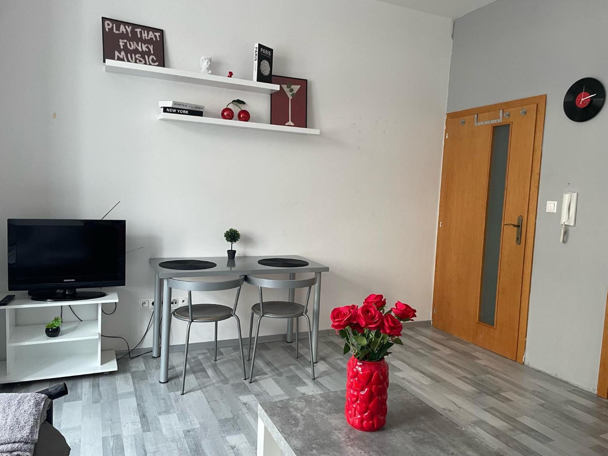 Tiffany Apartment In The City Center Μπρατισλάβα Εξωτερικό φωτογραφία